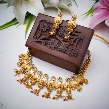 Kemp Stone Devi Lakshmi Necklace Set