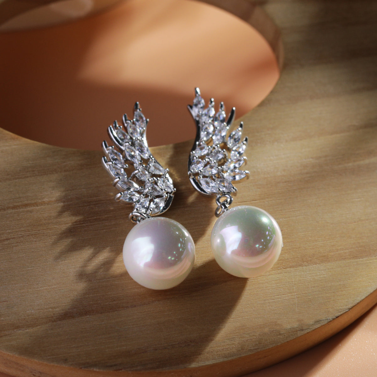 Leaf pearl earrings Clearance