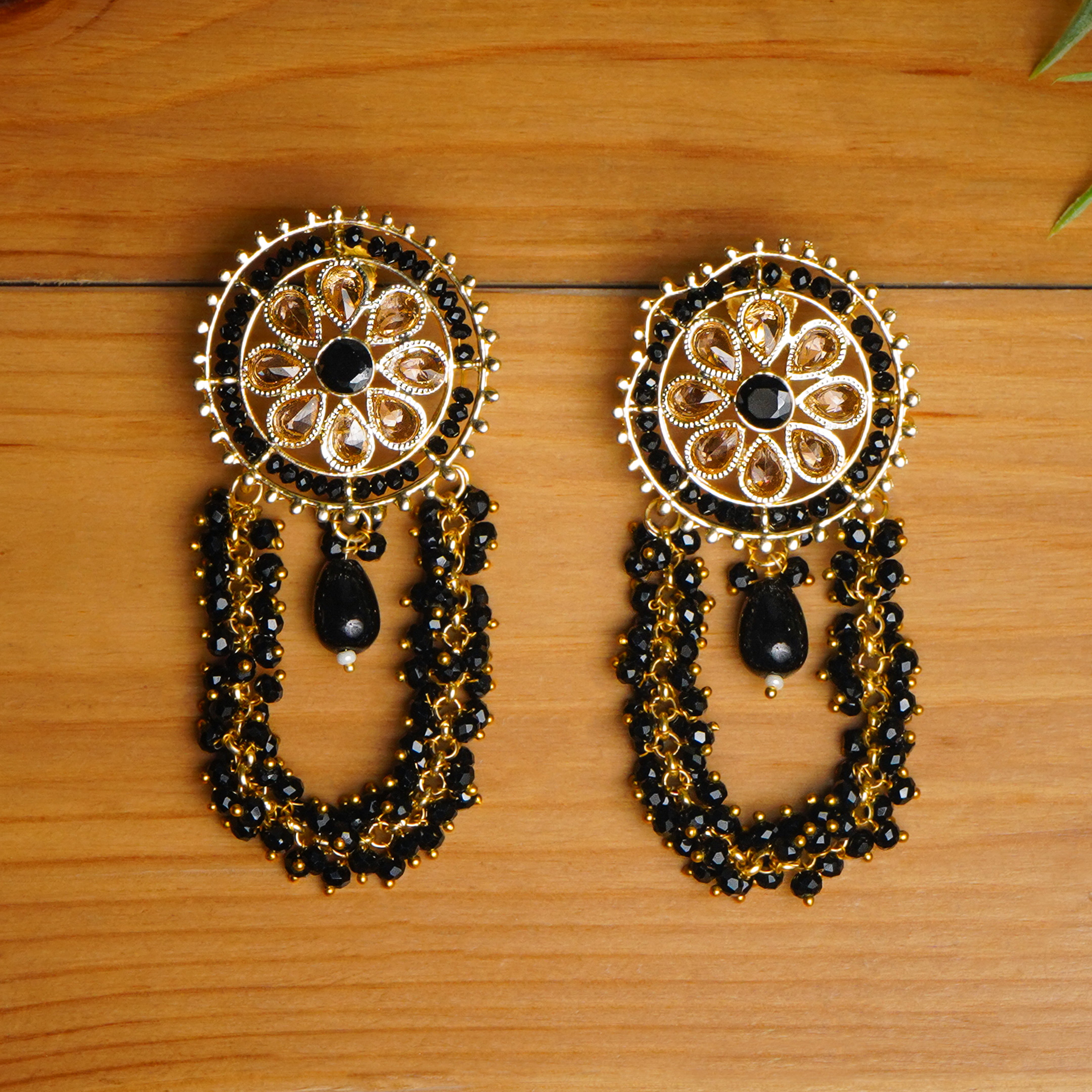 Pearls and Stones Black Earrings