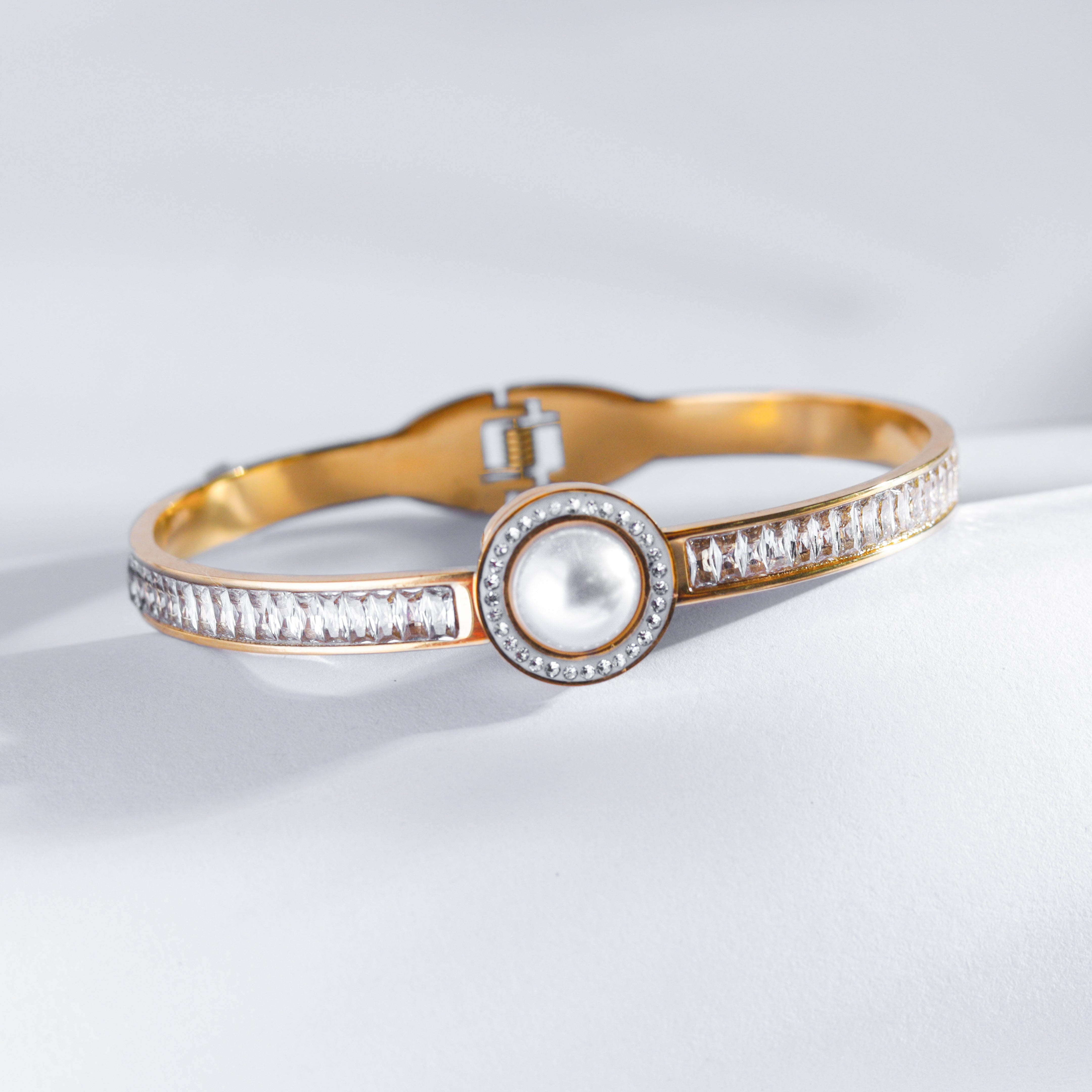 Bracelets With Pearl Studs