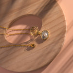 Load image into Gallery viewer, Golden Sea Shell Pearl Necklace