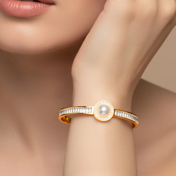 Bracelets With Pearl Studs