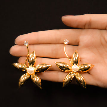 Daisy's Pearls - Gold Drop Earrings