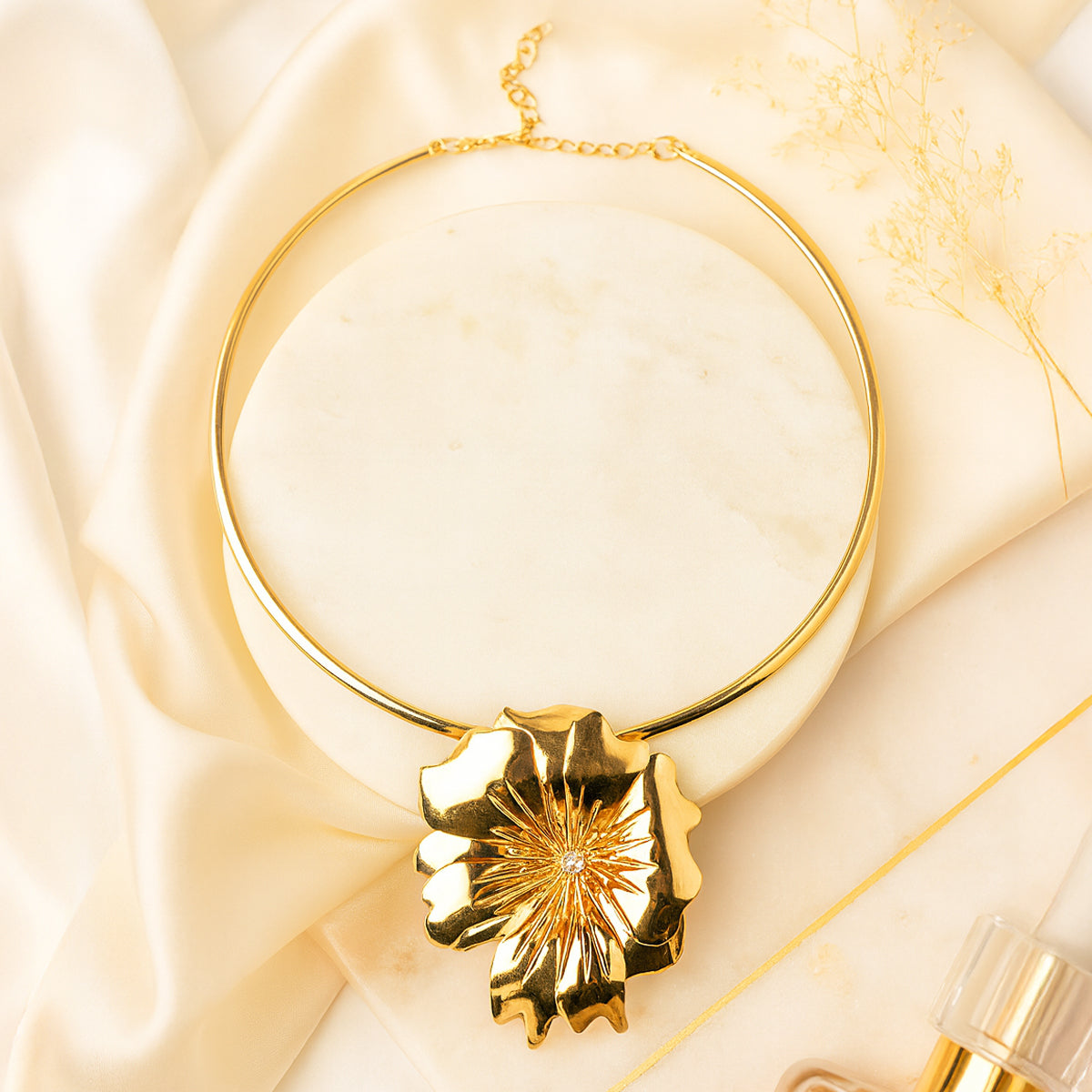 Golden Hibiscus - Choker & Earrings Set