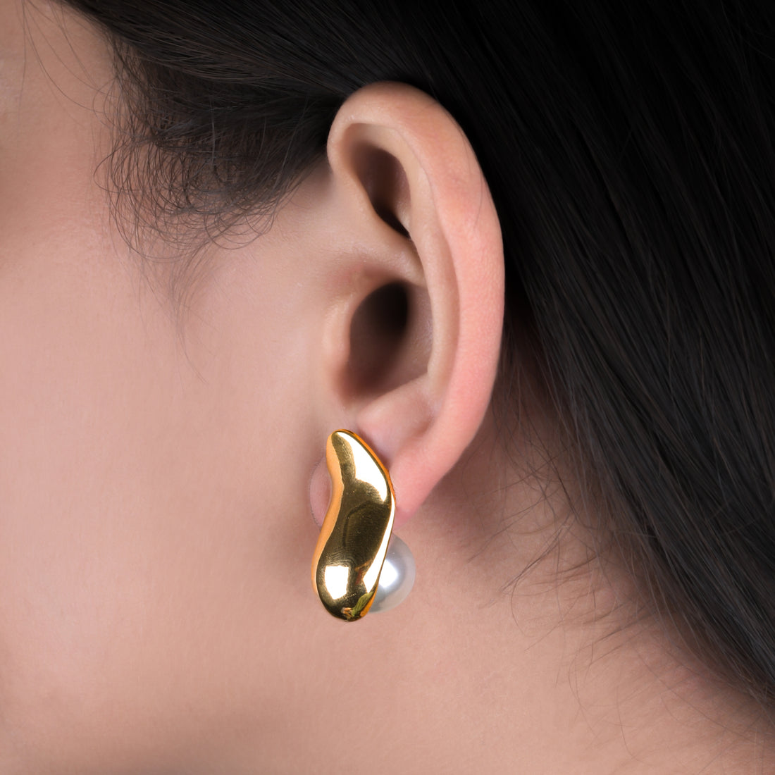 Top of The Pearl Earrings