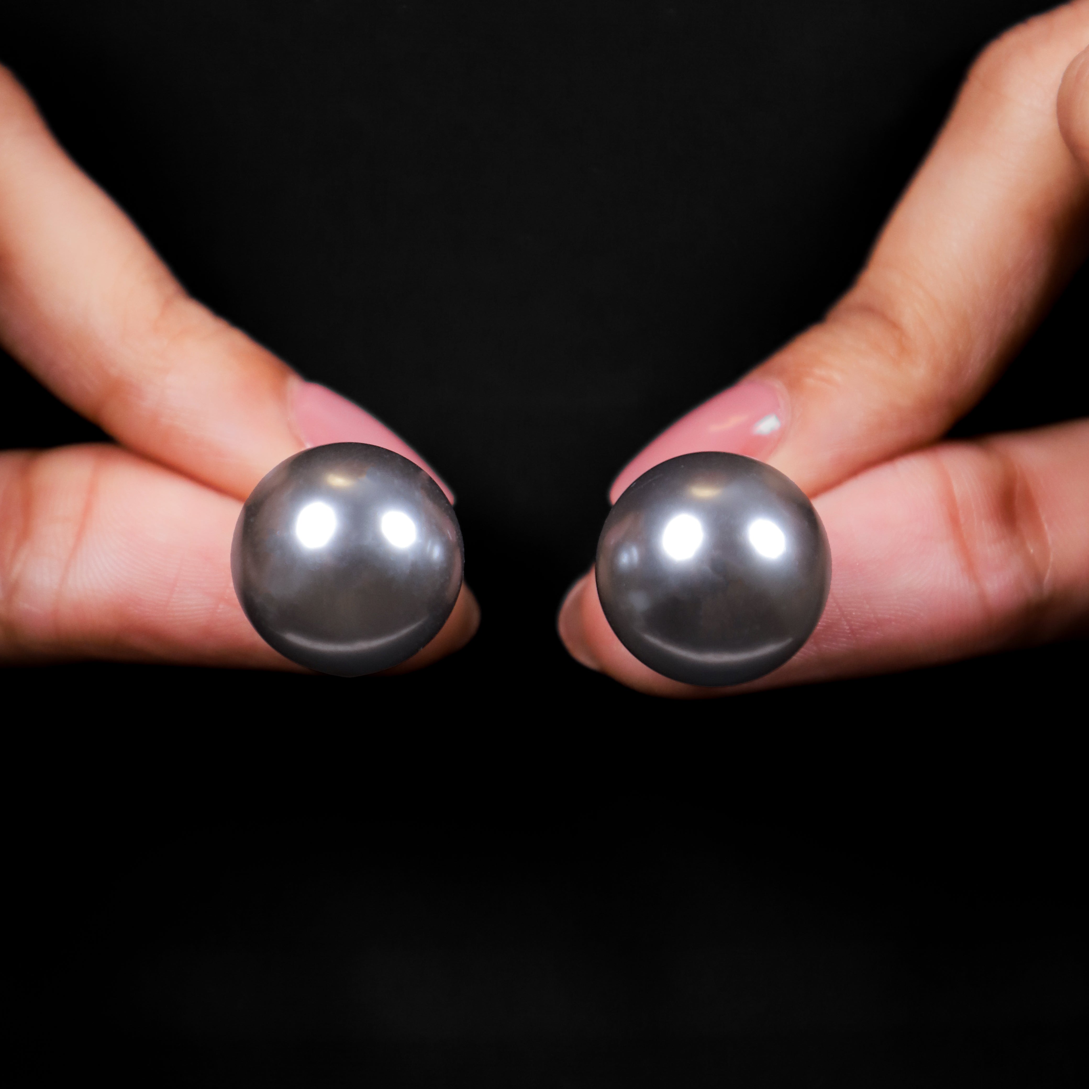 Grayish Pearl Studs Earrings