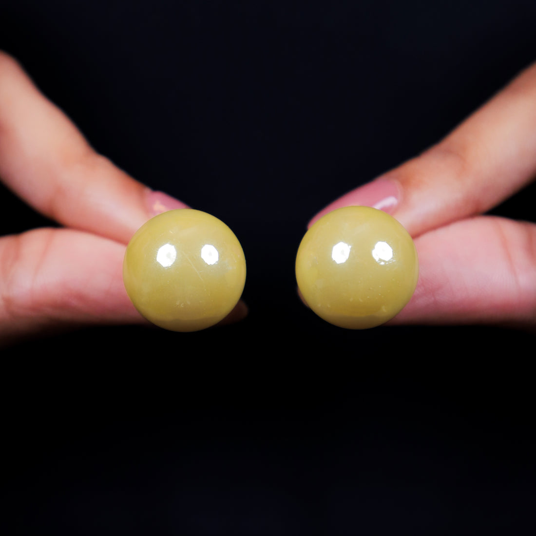 Sunny Pearl Studs Earrings