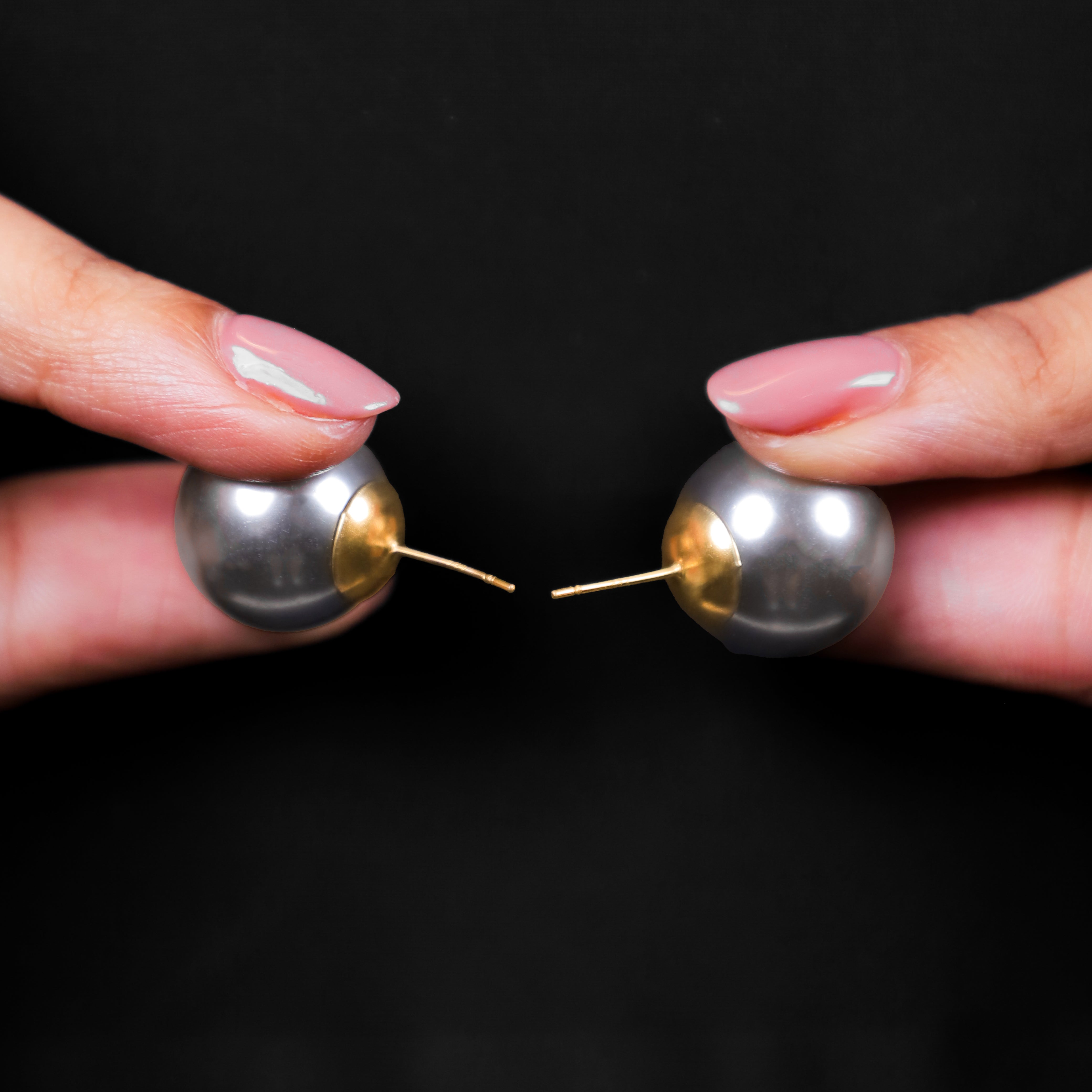 Grayish Pearl Studs Earrings