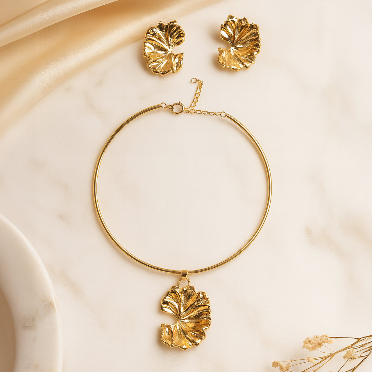 Petal Glow - Gold Choker & Earrings Set