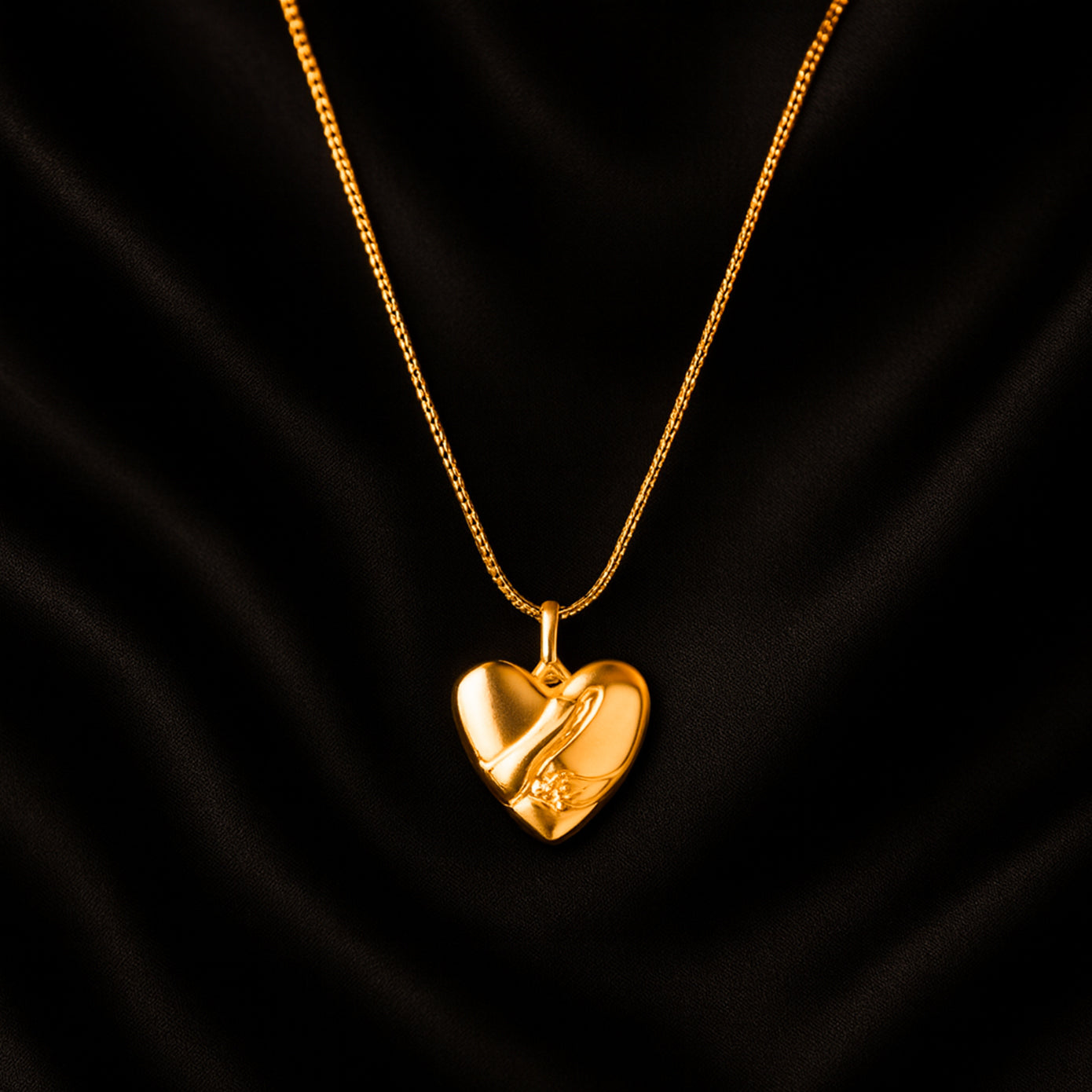 Hearty Embrace - Layered Pendant Necklace