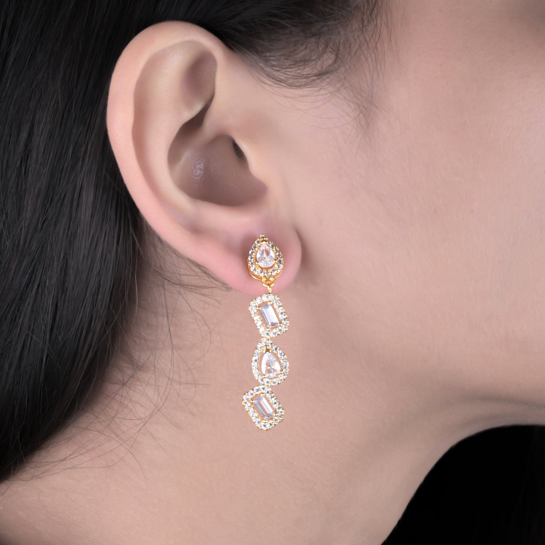 14K White Gold Graduated Tear Drops Diamond Earrings