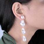 Load image into Gallery viewer, Silver Dropping Pearls Earrings