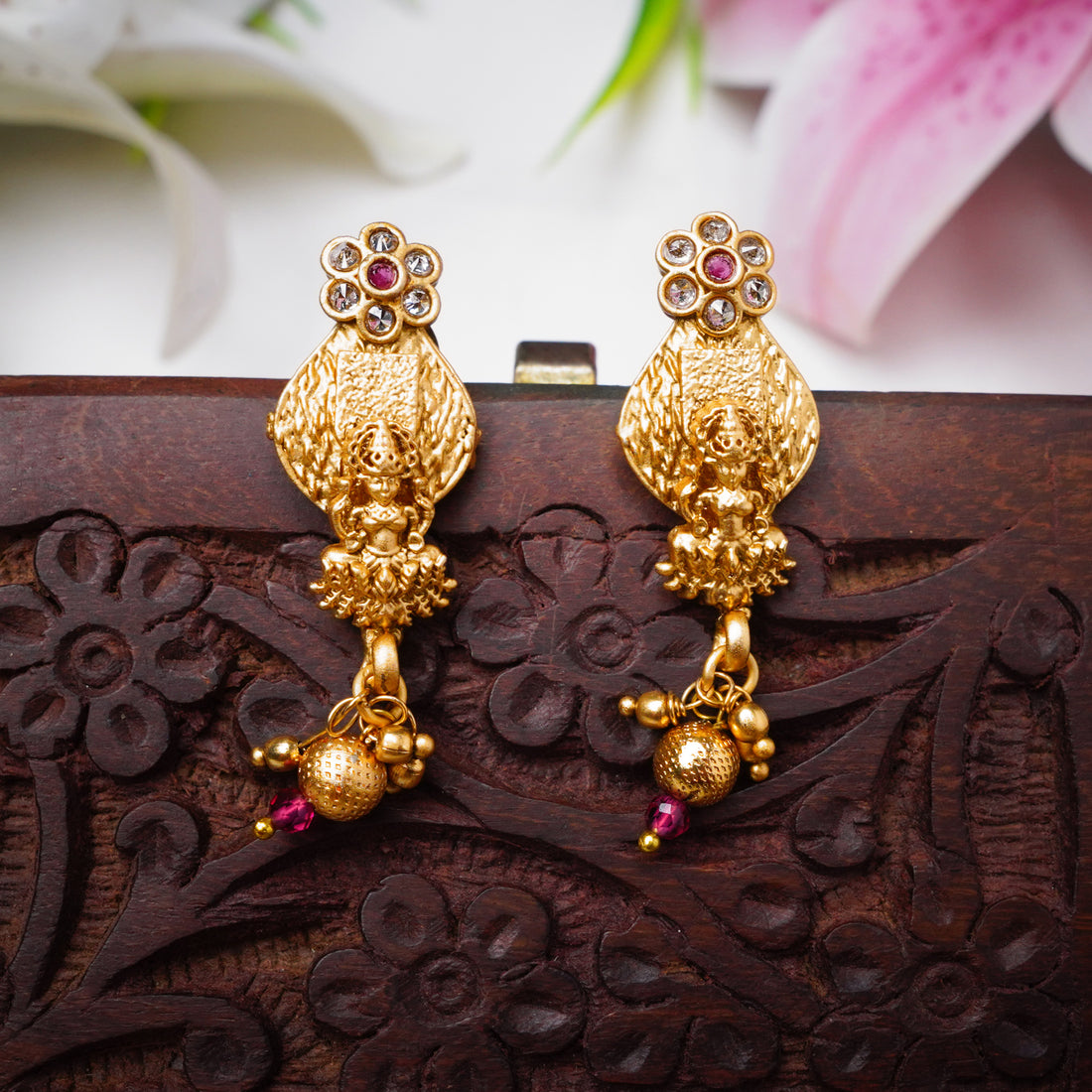 Kemp Stone Devi Lakshmi Necklace Set
