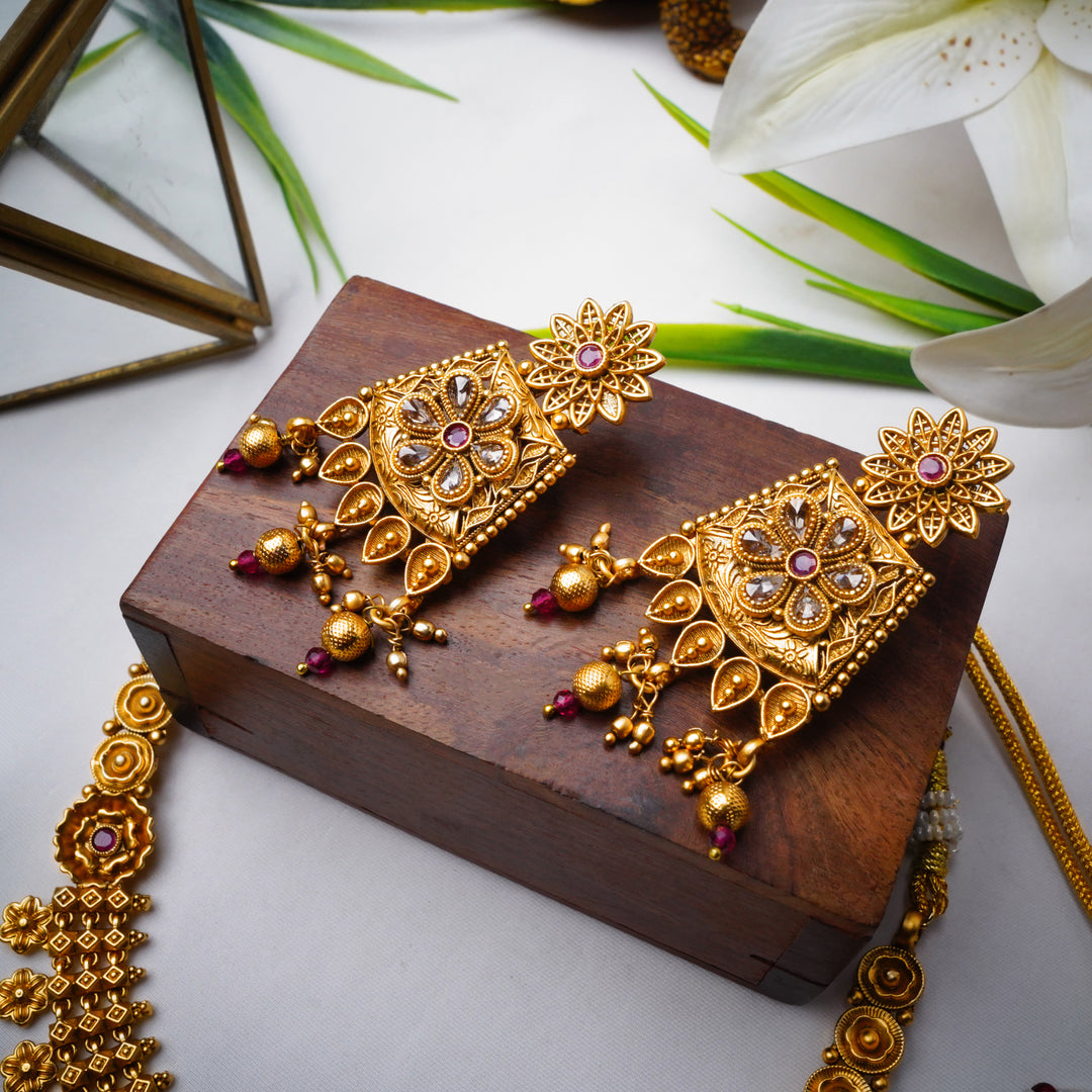Gold-Plated Stone-Studded Necklace Set