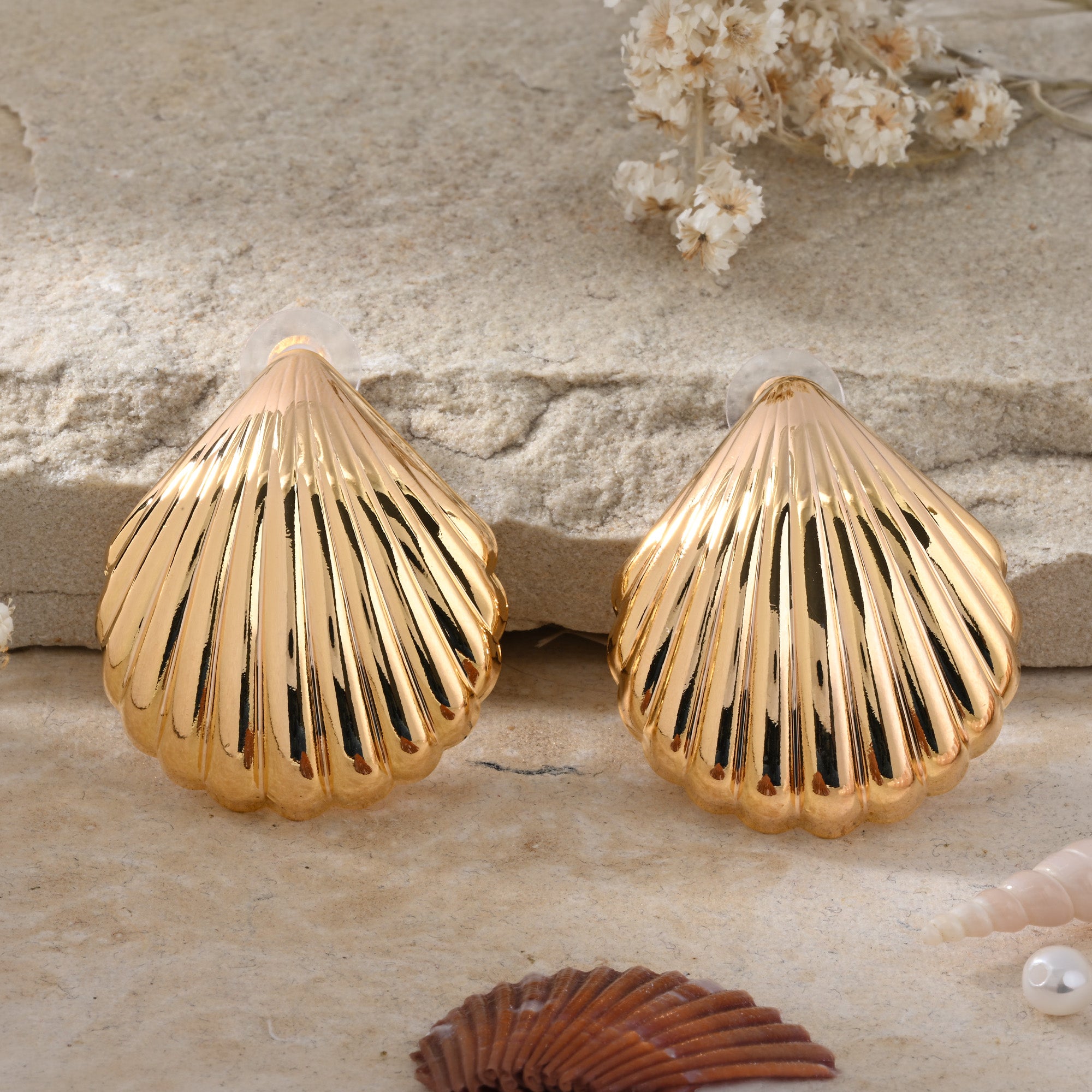 Golden Shells - Stud Earrings