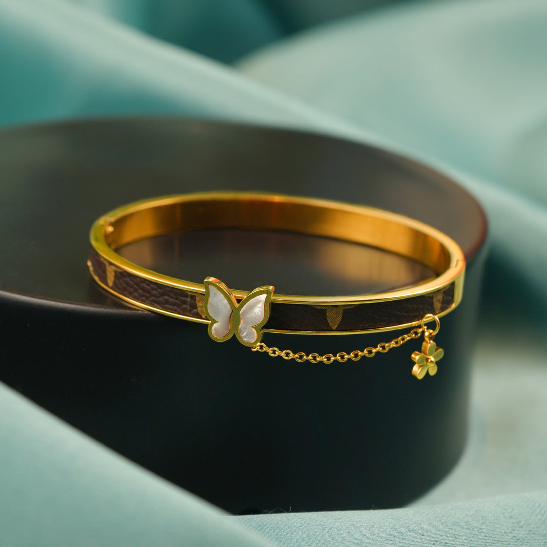 Charlie & Co. Jewelry | 14K Gold Hanging Hearts Bracelet Model-AB0276