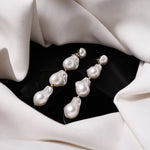 Load image into Gallery viewer, Silver Dropping Pearls Earrings