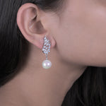 Load image into Gallery viewer, Leaf Pearl Earrings