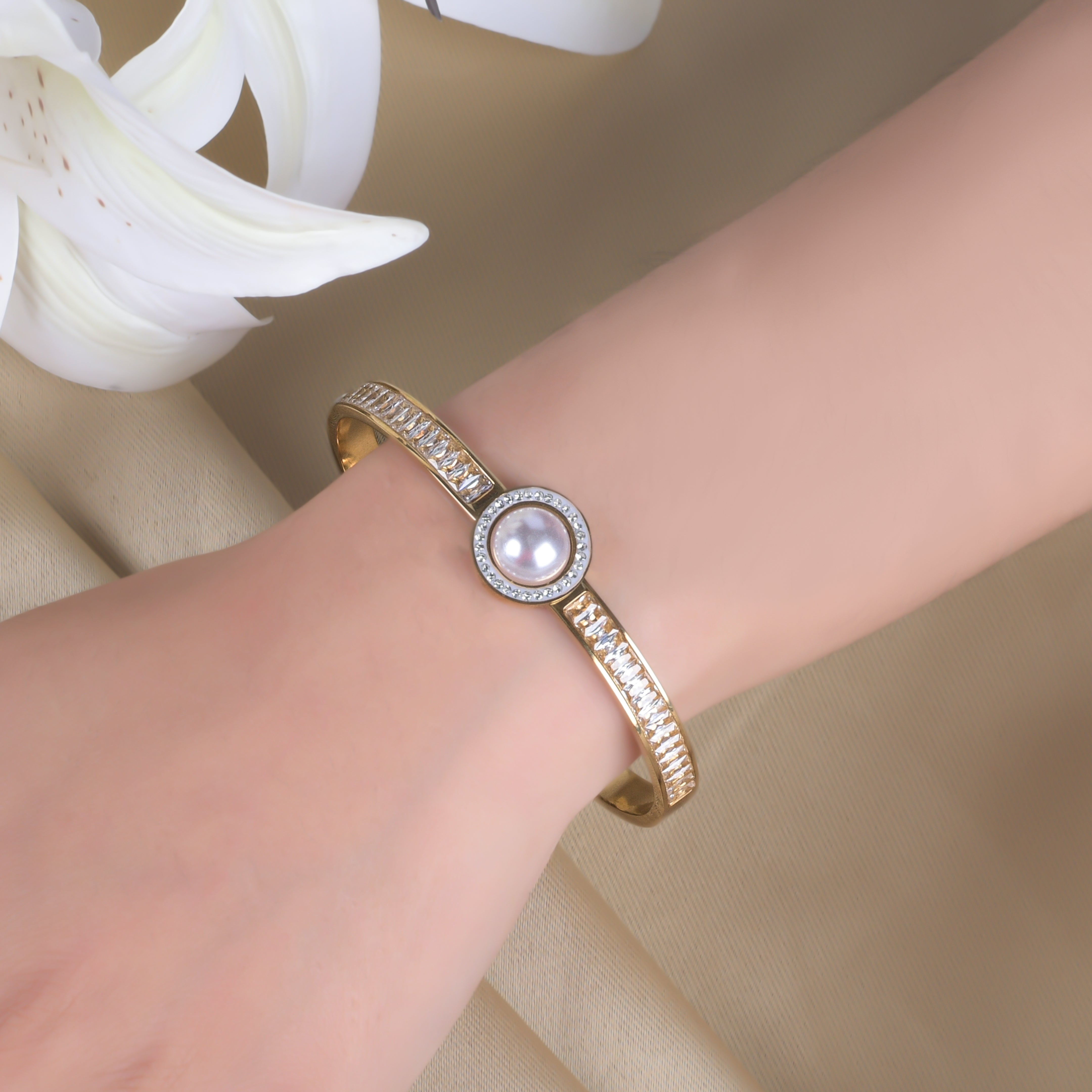 Bracelets With Pearl Studs