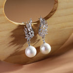 Load image into Gallery viewer, Leaf Pearl Earrings
