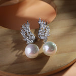Load image into Gallery viewer, Leaf Pearl Earrings

