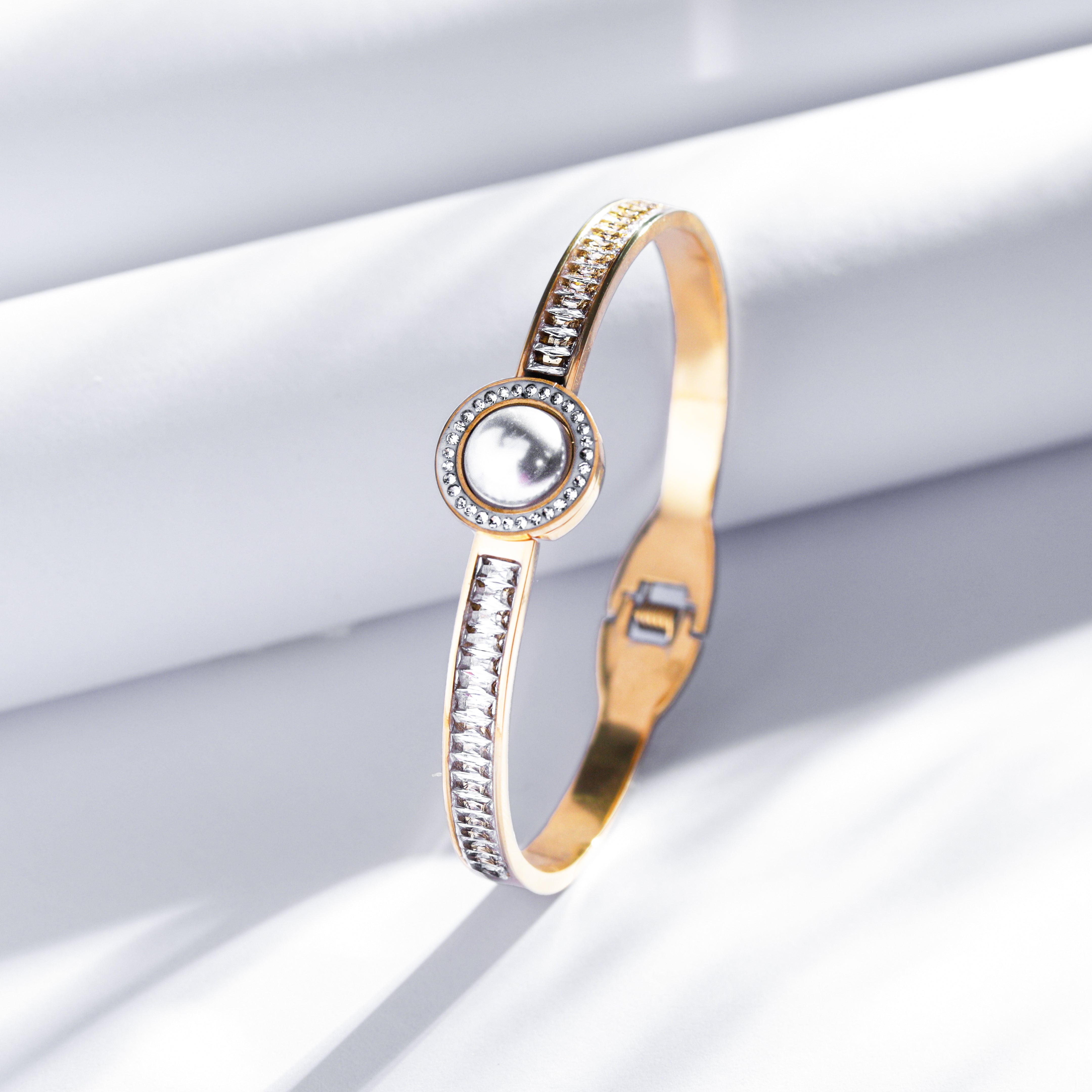 Bracelets With Pearl Studs