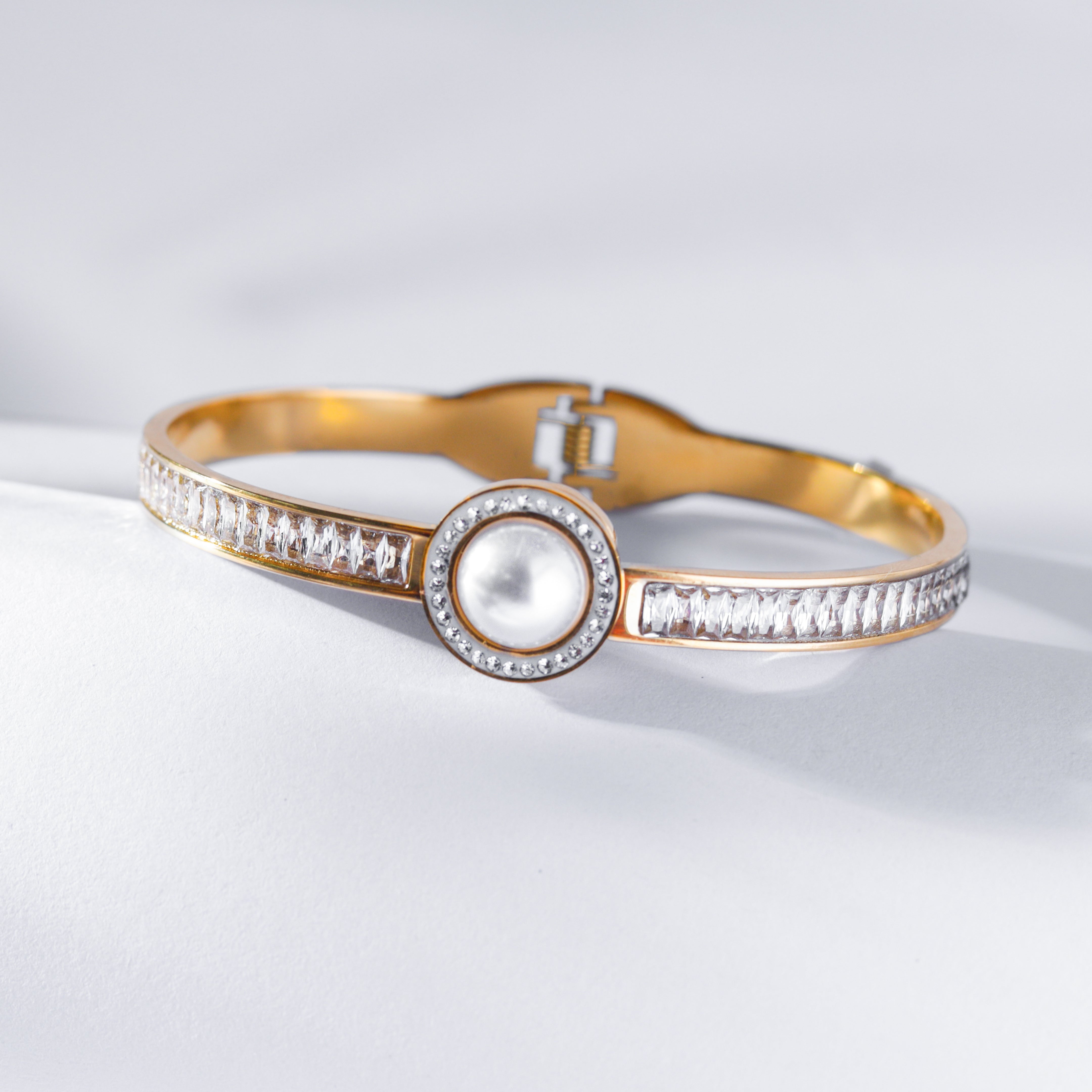 Bracelets With Pearl Studs