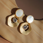 Load image into Gallery viewer, Mother of Pearl Earring With Gold Finish